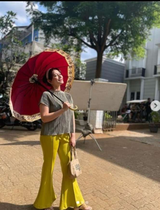 Artis Cantik Ini Rela di Poligami 16 Tahun, Tinggal di Rumah Super Mewah, Suaminya Bukan Orang Sembarangan!