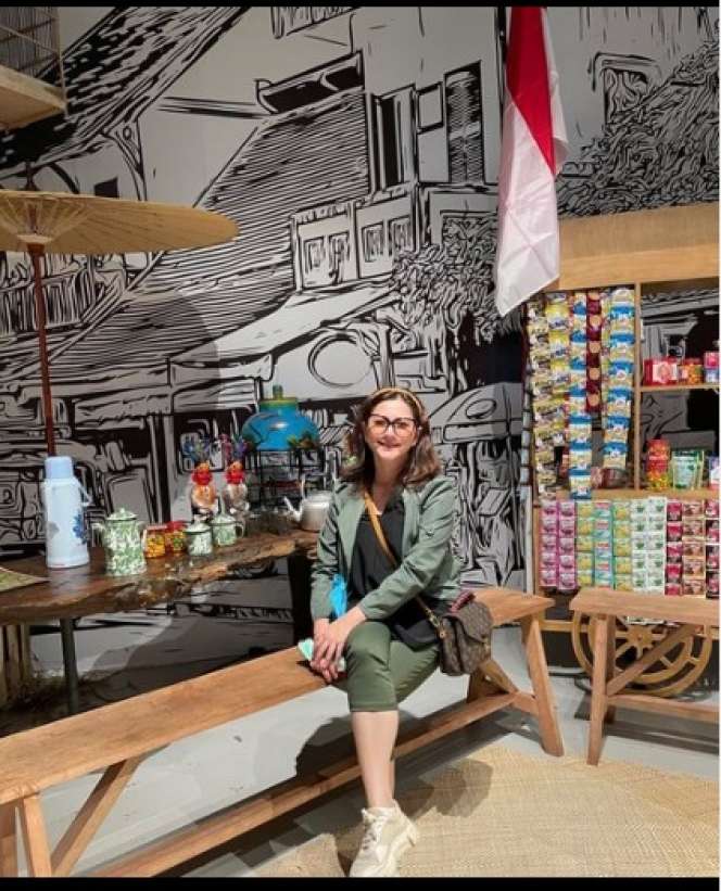 Artis Cantik Ini Rela di Poligami 16 Tahun, Tinggal di Rumah Super Mewah, Suaminya Bukan Orang Sembarangan!