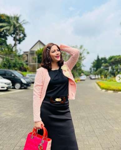 Artis Cantik Ini Rela di Poligami 16 Tahun, Tinggal di Rumah Super Mewah, Suaminya Bukan Orang Sembarangan!