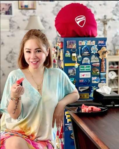 Artis Cantik Ini Diceraikan Karena Sibuk Kerja, Kini Hidupnya Bahagia Usai Dinikahi Pengusaha Sukses!