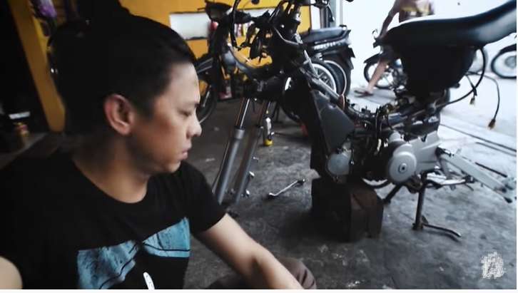 Sederet Seleb Ini Masih Simpan Kendaraan Pertama Miliknya, Ternyata Punya Banyak Kenangan!