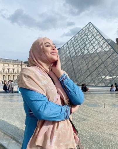 Pernah Jadi ART, Hidup Artis Cantik Ini Berubah Drastis, Kini Bahagia Dinikahi Bule Hingga Adopsi 21 Anak!