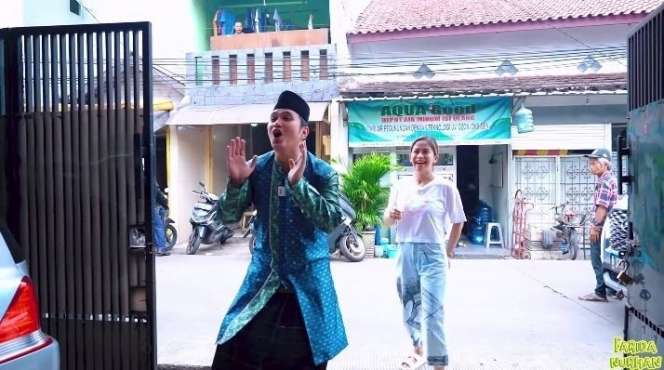 10 Potret Farida Nurhan Gerebek Rumah Aldi Taher, Ternyata dalamnya...