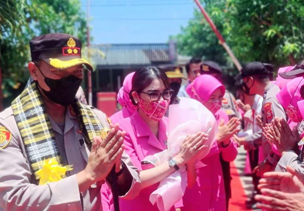 Pesona Uut Permatasari dalam Balutan Seragam Bhayangkari, Tampil Menawan Meski Baru Melahirkan