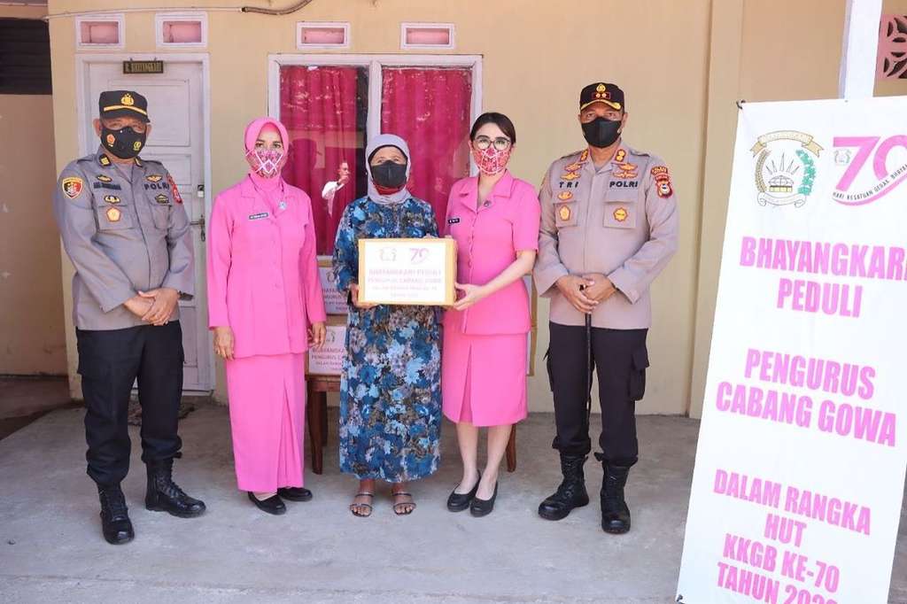 Pesona Uut Permatasari dalam Balutan Seragam Bhayangkari, Tampil Menawan Meski Baru Melahirkan