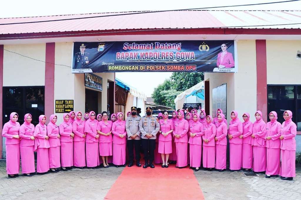 Pesona Uut Permatasari dalam Balutan Seragam Bhayangkari, Tampil Menawan Meski Baru Melahirkan