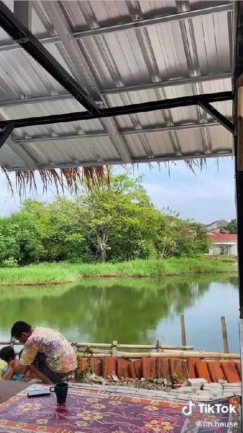 12 Potret Renovasi Rumah Tua yang Jelek dan Bobrok, Kini Tampilannya Bak Istana, Ada Danau!