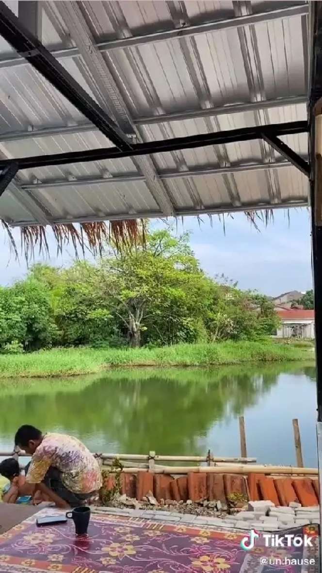 12 Potret Renovasi Rumah Tua yang Jelek dan Bobrok, Kini Tampilannya Bak Istana, Ada Danau!