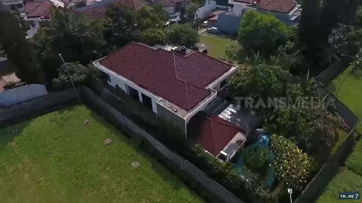 10 Potret Rumah Mewah Sania `Sang Penyanyi Legendaris R&B`, Kamar Tidurnya Bak Singgasana Raja!