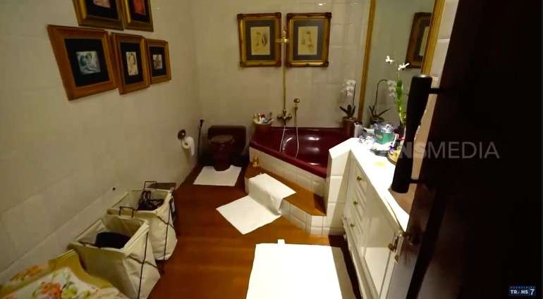 10 Potret Rumah Mewah Sania `Sang Penyanyi Legendaris R&B`, Kamar Tidurnya Bak Singgasana Raja!