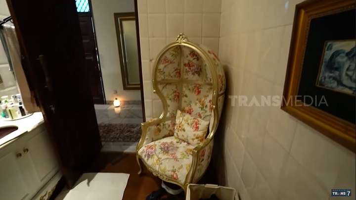 10 Potret Rumah Mewah Sania `Sang Penyanyi Legendaris R&B`, Kamar Tidurnya Bak Singgasana Raja!