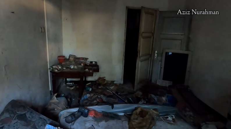10 Potret Rumah Mewah bak Istana Terbengkalai 10 Tahun, Tinggalkan Banyak Barang Branded & Mobil Mahal!