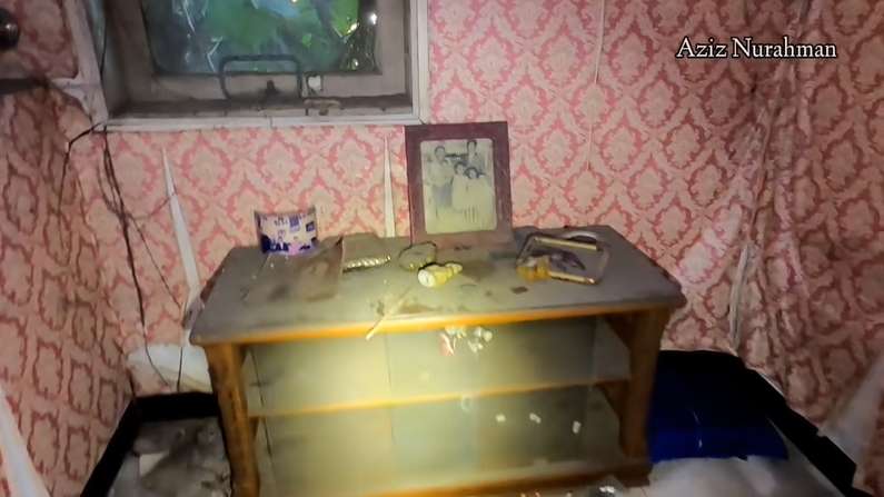 10 Potret Rumah Mewah bak Istana Terbengkalai 10 Tahun, Tinggalkan Banyak Barang Branded & Mobil Mahal!