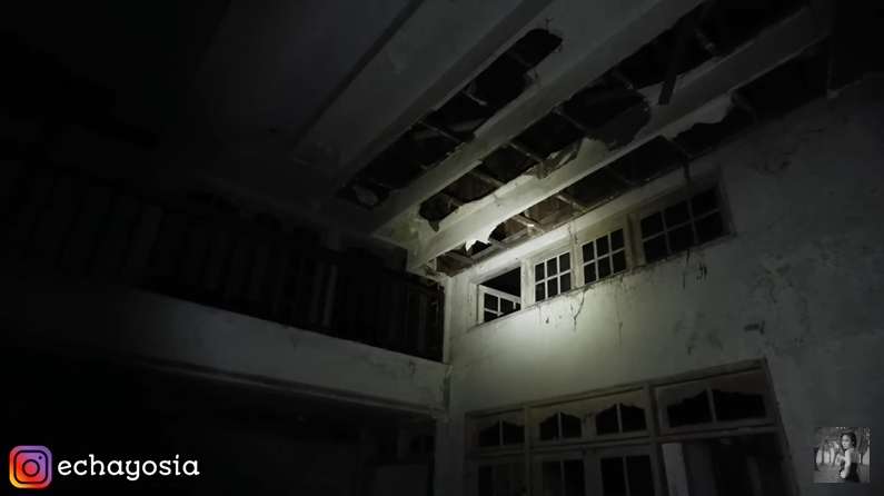 10 Potret Rumah Mewah Artis Lawas Louis Niijuluw yang Terbengkalai 30 Tahun, Ada Ruangan yang Terbakar!