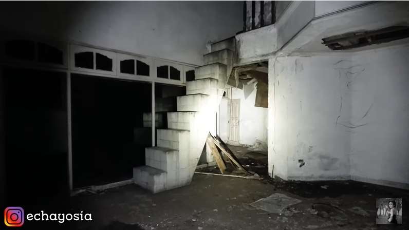 10 Potret Rumah Mewah Artis Lawas Louis Niijuluw yang Terbengkalai 30 Tahun, Ada Ruangan yang Terbakar!