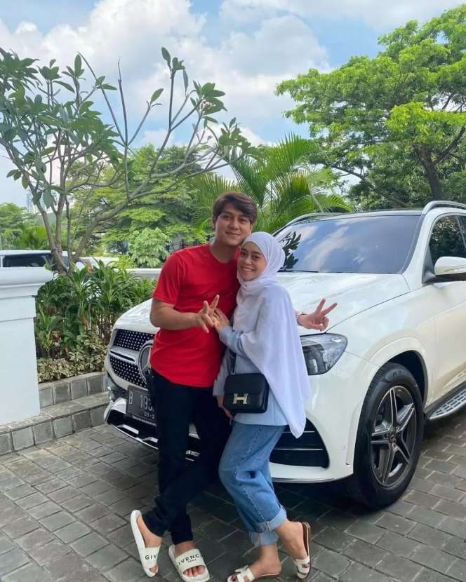 10 Potret Mesra Rizky Billar & Lesty Kejora Sebelum Isu KDRT dan Selingkuh, Kini Digeruduk Fans!