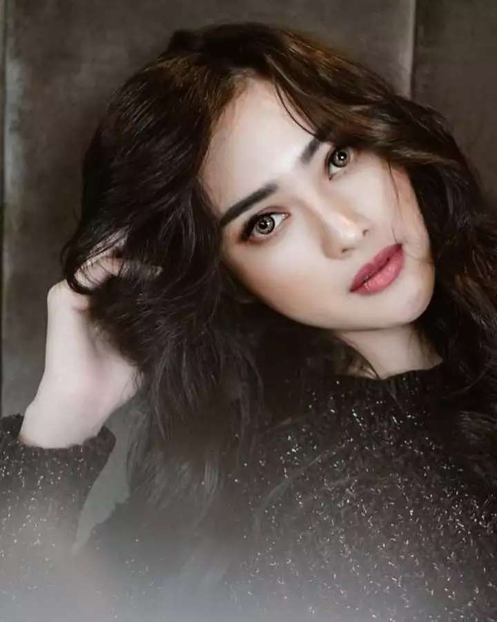 10 Potret Cantik Devina Kirana yang Digosipkan Selingkuhan Rizky Billar