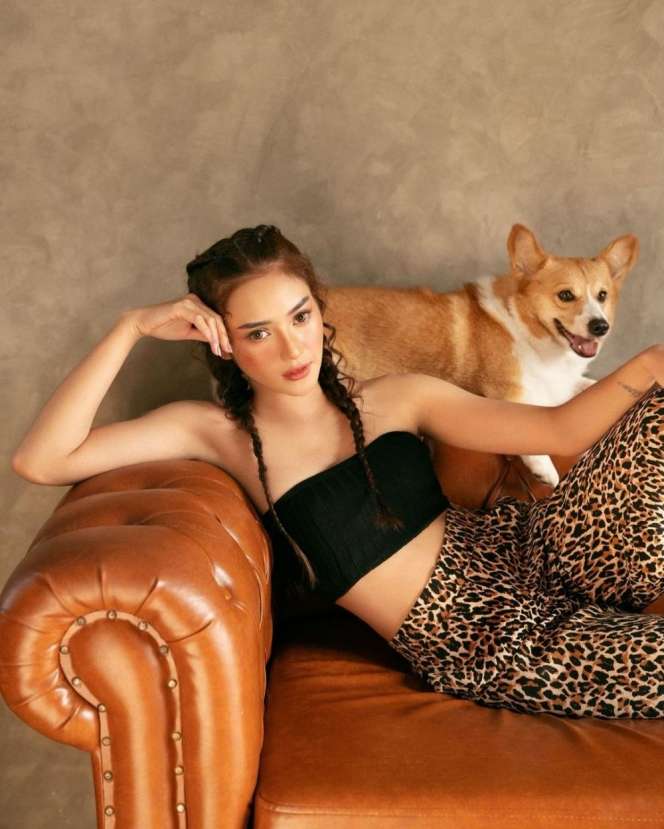 10 Potret Cantik Devina Kirana yang Digosipkan Selingkuhan Rizky Billar