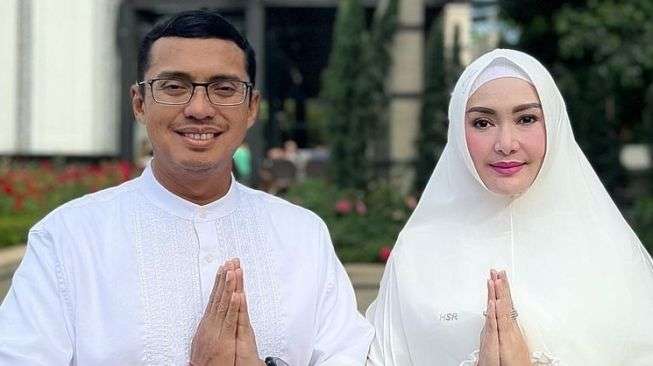 6 Artis Ini CLBK dengan Mantan Pacar Setelah Cerai, Pasangan Terakhir Kini Jadi Idola Netizen!