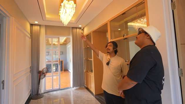 10 Potret Rumah Baru Ndarboy Genk `Mendung Tanpo Udan`, Mewah Bak Istana di Tengah Pedesaan!