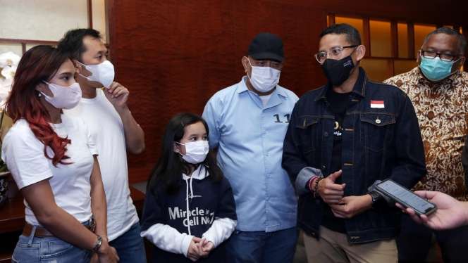 FOTO: Air Mata Sandiaga Uno Tumpah saat Nonton Miracle In Cell No 7