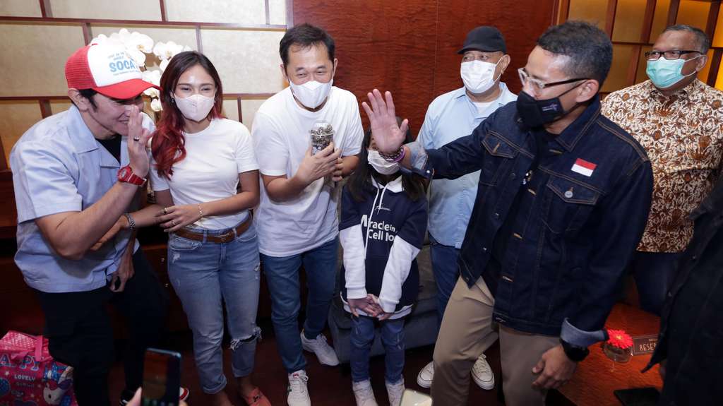 FOTO: Air Mata Sandiaga Uno Tumpah saat Nonton Miracle In Cell No 7
