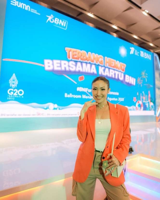 10 Adu Gaya Ayu Dewi VS Denise Chariesta yang Disebut Pelakor, Lebih Berkelas Istri Sah?