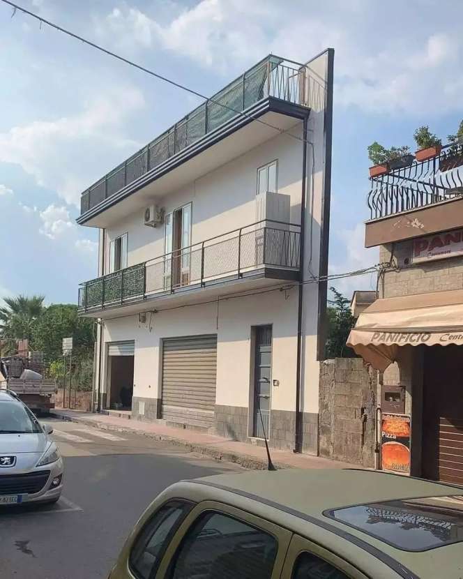 17 Potret Rumah-Rumah Super Ramping yang Viral, Selebar Penggaris, Bentuknya Ngeri-Ngeri Sedap!