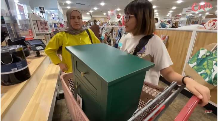 Potret Cinta Kuya Belanja Perabotan Rumah di AS, Harganya Capai Ratusan Dolar!