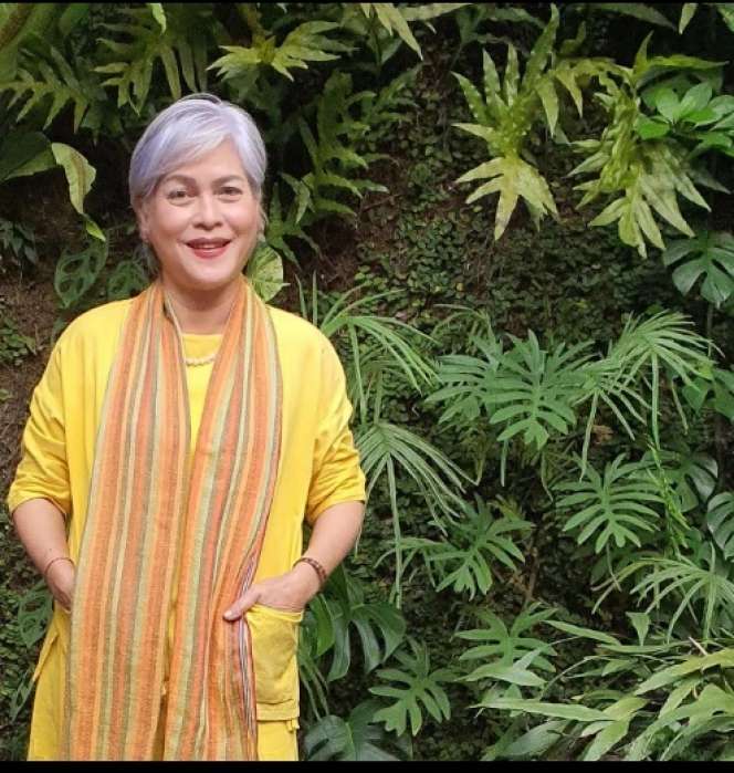 Potret Irma Hutabarat Ajak Ibu dan Kekasih Brigadir J ke Monas, Penampilan Vera Jadi Sorotan
