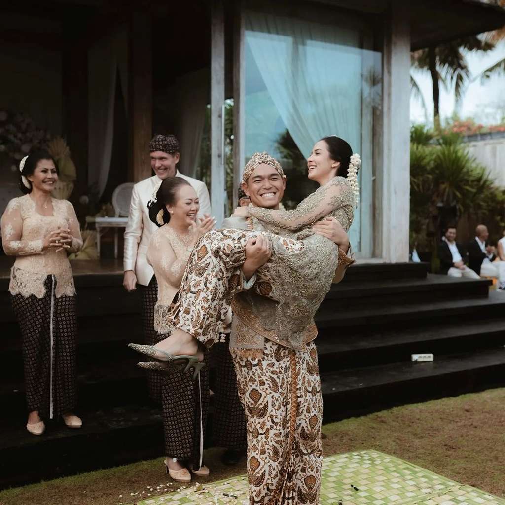 Ingat Estelle Linden Musuh Prilly Latuconsina di `My Lecturer My Husband`? Kini Dipinang Bos Kripto Singapura
