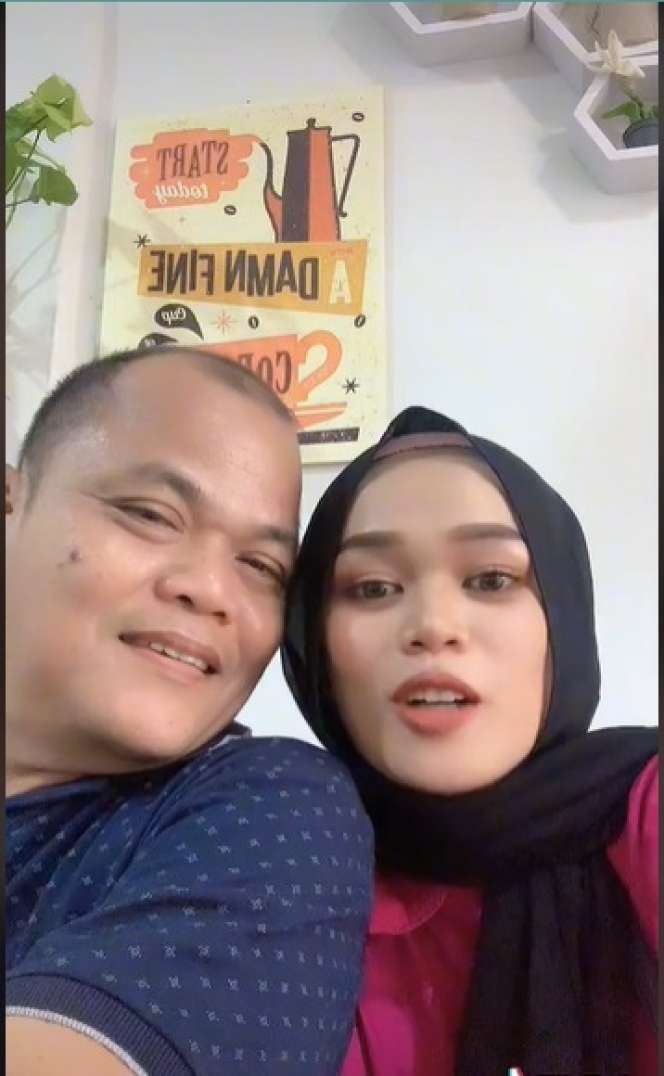 Potret Pasangan Beda Usia Viral karena Dikira Bapak dan Anak, Ternyata…