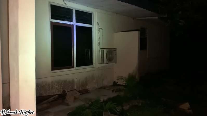 10 Potret Rumah Terbengkalai Milik Aktor Laga Barry Prima, Tinggalkan Banyak Harta Benda!