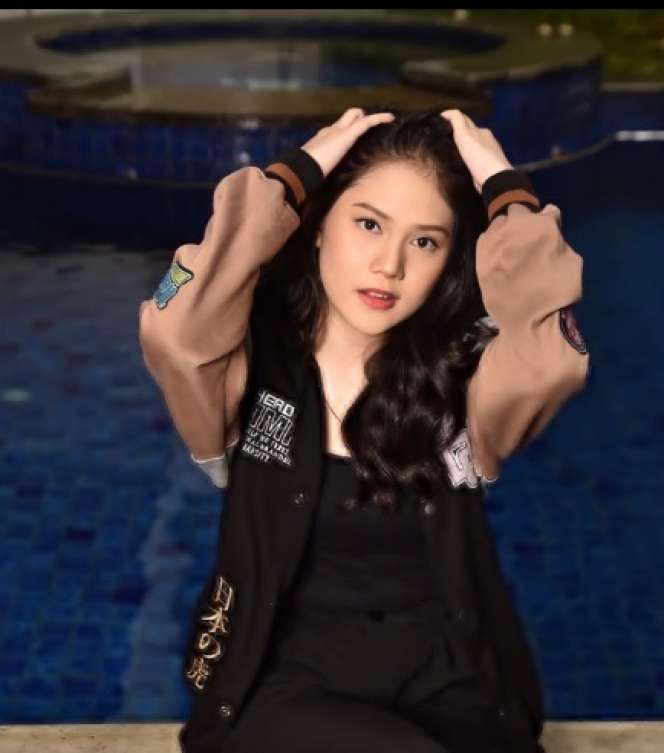 Adu Gaya Chika VS Olla Member JKT48 yang Sama-sama Berdarah Batak, Punya Ciri Khas Sendiri!
