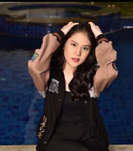 Adu Gaya Chika VS Olla Member JKT48 yang Sama-sama Berdarah Batak, Punya Ciri Khas Sendiri!