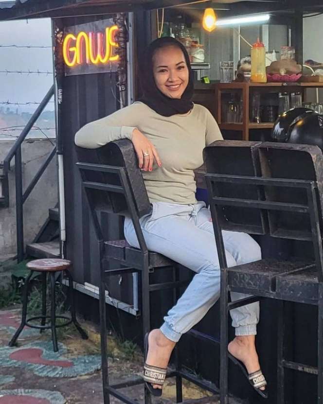 Lahirkan Anak Kedua, Ini Potret Terbaru Indri AFI yang Tetap Awet Muda di Usia 37 Tahun!
