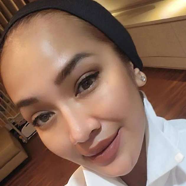 Lahirkan Anak Kedua, Ini Potret Terbaru Indri AFI yang Tetap Awet Muda di Usia 37 Tahun!