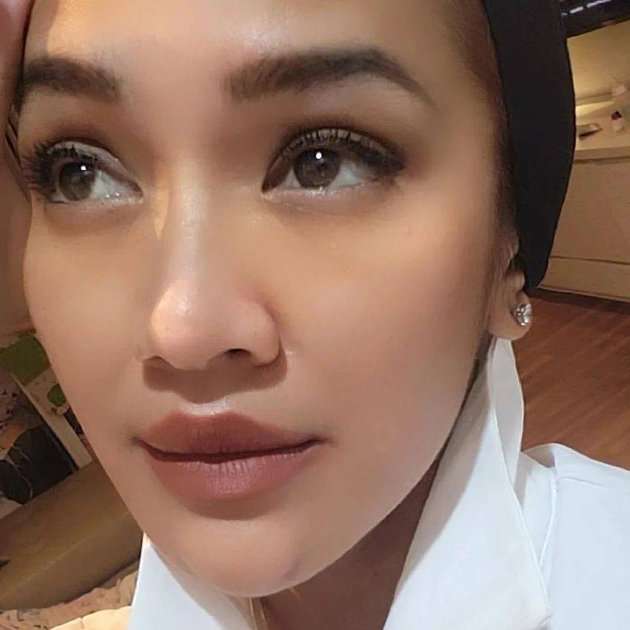 Lahirkan Anak Kedua, Ini Potret Terbaru Indri AFI yang Tetap Awet Muda di Usia 37 Tahun!