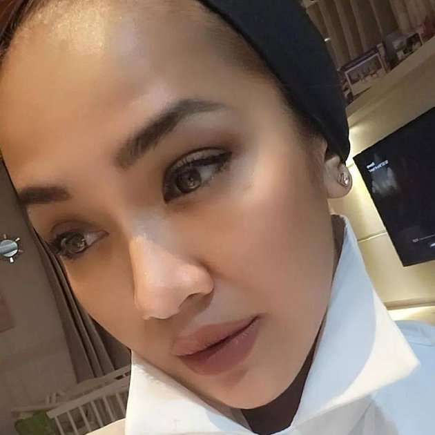 Lahirkan Anak Kedua, Ini Potret Terbaru Indri AFI yang Tetap Awet Muda di Usia 37 Tahun!