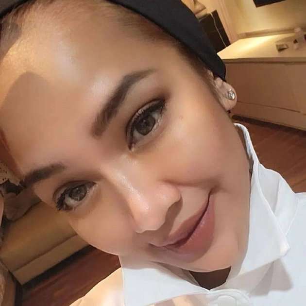 Lahirkan Anak Kedua, Ini Potret Terbaru Indri AFI yang Tetap Awet Muda di Usia 37 Tahun!