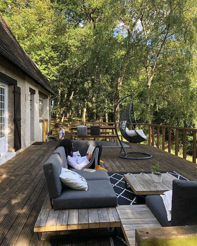 10 Potret Rumah Anggun C Sasmi di Perancis, Ada di Tengah Hutan, Persis Istana Negeri Dongeng!