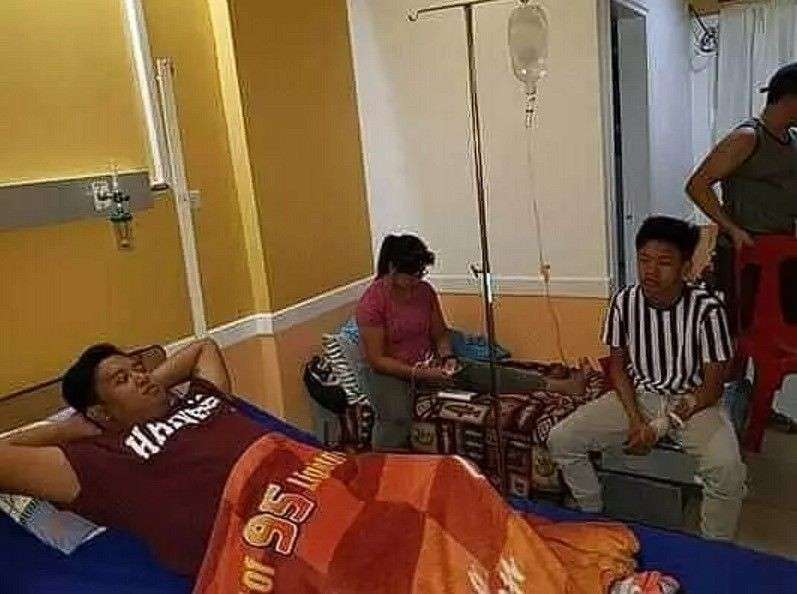 10 Potret Lucu Jenguk Teman di Rumah Sakit, Pasien Bukannya Sehat Malah Tambah Sakit!