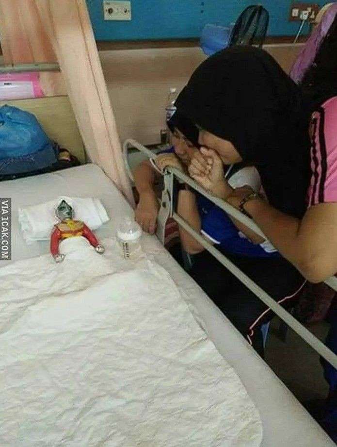 10 Potret Lucu Jenguk Teman di Rumah Sakit, Pasien Bukannya Sehat Malah Tambah Sakit!