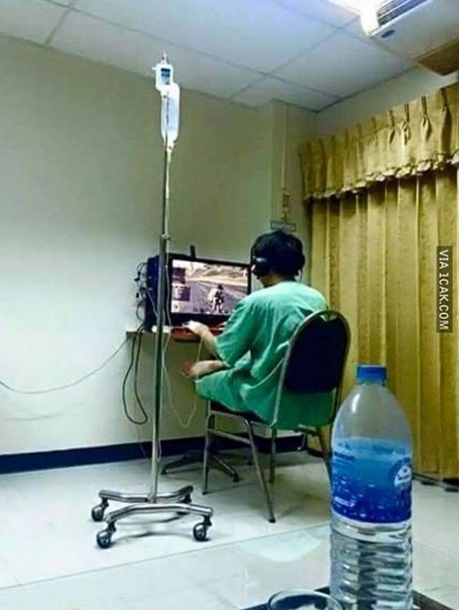 10 Potret Lucu Jenguk Teman di Rumah Sakit, Pasien Bukannya Sehat Malah Tambah Sakit!