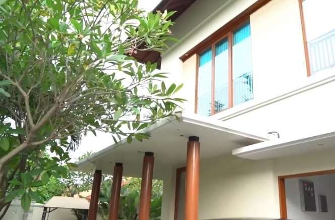 Potret Rumah Lesti dan Rizky Billar, Berjejer Mobil Mewah di Garasi