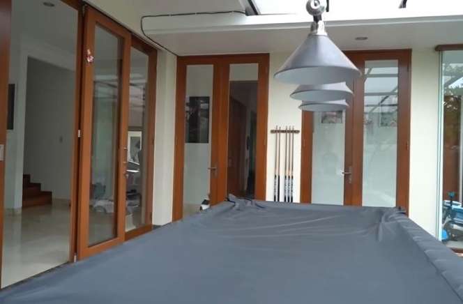 Potret Rumah Lesti dan Rizky Billar, Berjejer Mobil Mewah di Garasi