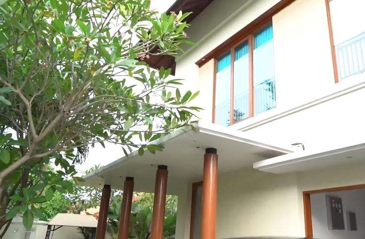 Potret Rumah Lesti dan Rizky Billar, Berjejer Mobil Mewah di Garasi