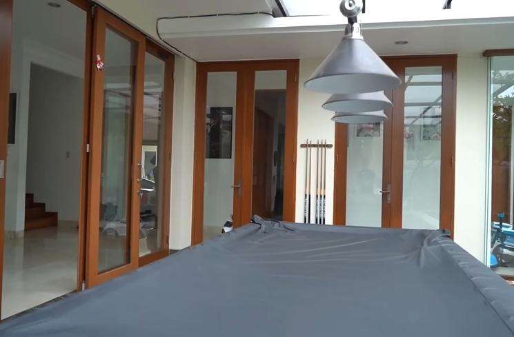 Potret Rumah Lesti dan Rizky Billar, Berjejer Mobil Mewah di Garasi