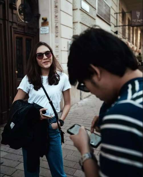 Potret Sabrina Saudara Kembar Olivia Jensen yang Jarang Tersorot, Ternyata Nggak Kalah Cantik!