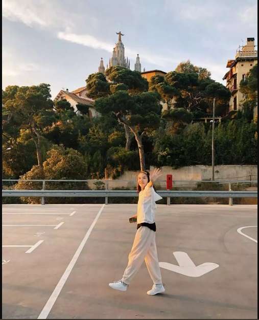 Potret Sabrina Saudara Kembar Olivia Jensen yang Jarang Tersorot, Ternyata Nggak Kalah Cantik!